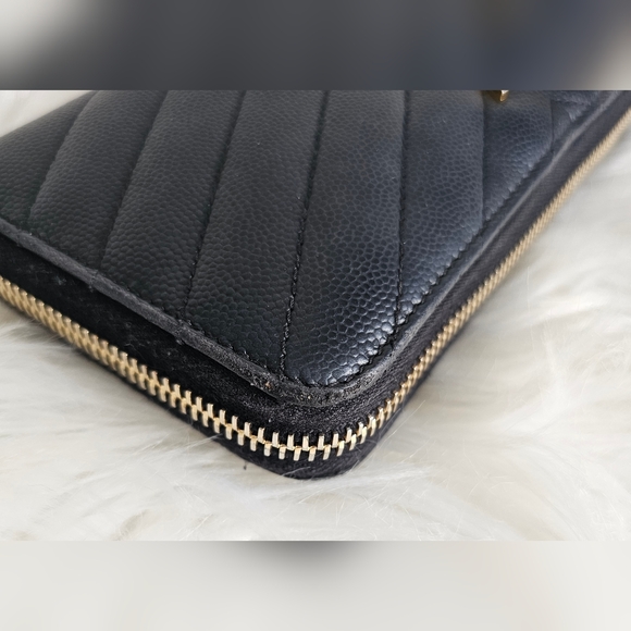 🖤 YSL Zippy 🖤 - Picture 8 of 13